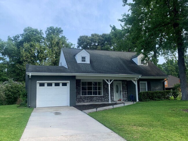 Building Photo - 102 Acorn Ct