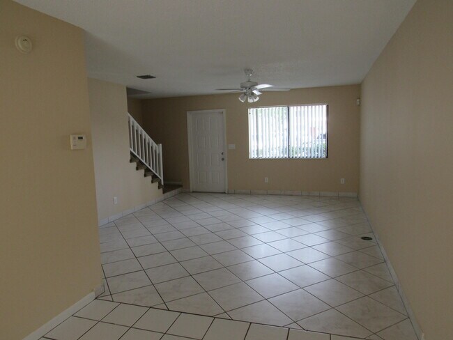 Foto del edificio - 904 Riverside Dr