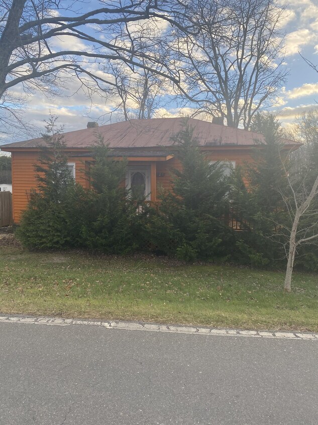 Foto principal - 727 Piney Creek School Rd