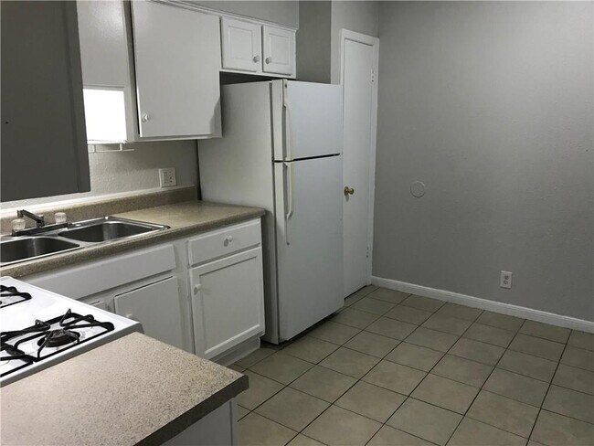 Foto del edificio - 4902 West Gate Blvd