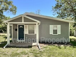 Building Photo - 807 S Savage St