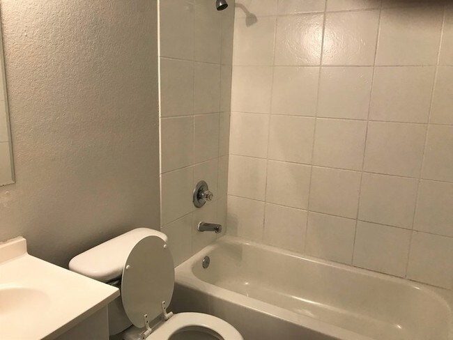 Foto del edificio - 4930 Flamingo Rd
