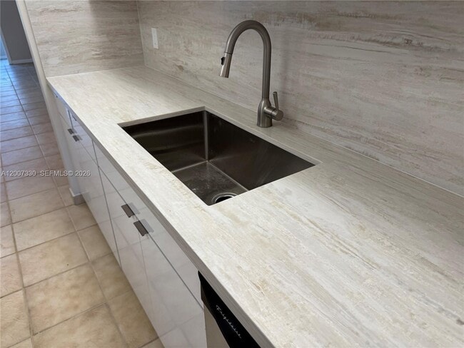 Foto del edificio - 12501 SW 14th St