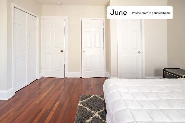Foto del edificio - Room in Shared 3 bed/2.5 bath home