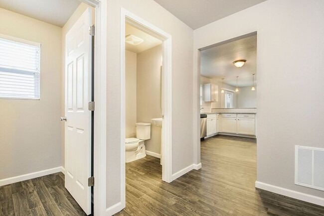 Building Photo - 5638 Claremount St