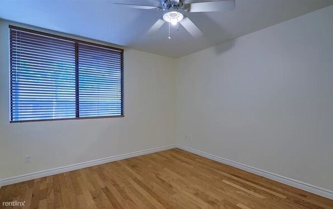 Foto del edificio - 1 br, 1 bath Townhome - 4120 North 78th St...