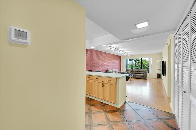 Foto del edificio - 2304 S Cypress Bend Dr