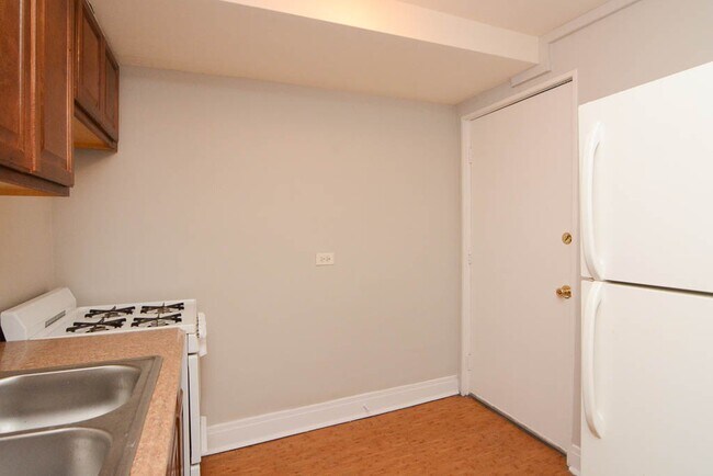 Foto del edificio - 5736 N Winthrop Ave