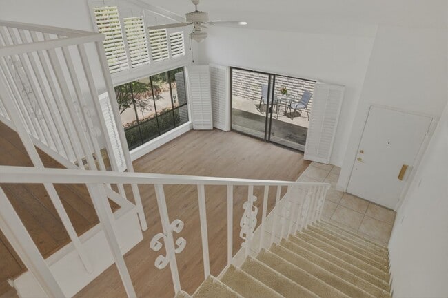Building Photo - 2022 Via Mariposa E