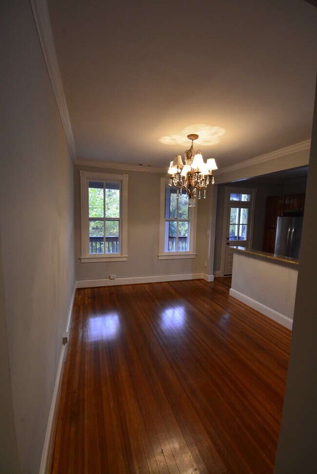 Comedor (Puerta al porche trasero) - 7104 Maple Ave