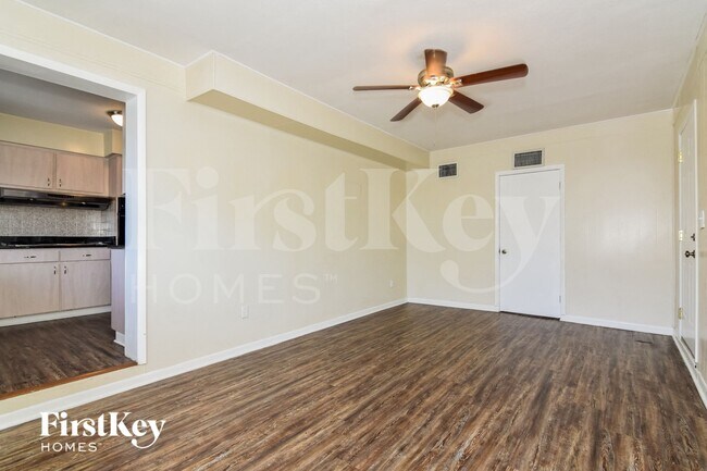 Building Photo - 4818 W Bay Villa Ave