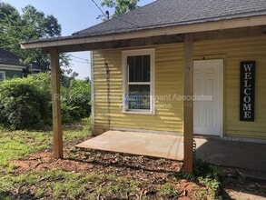 Building Photo - 108 Elm St