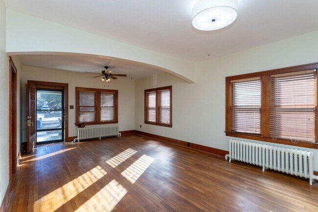 Building Photo - Stunning Bungalow in Downtown Colorado Spr...