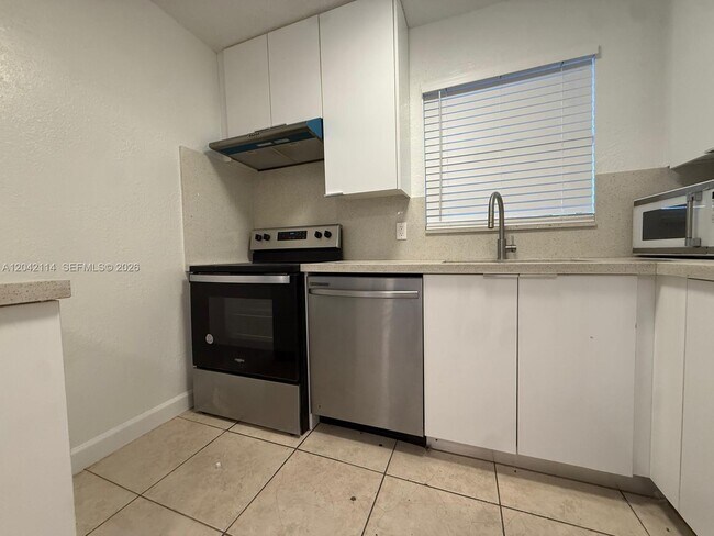 Foto del edificio - 400 NW 65th Ave