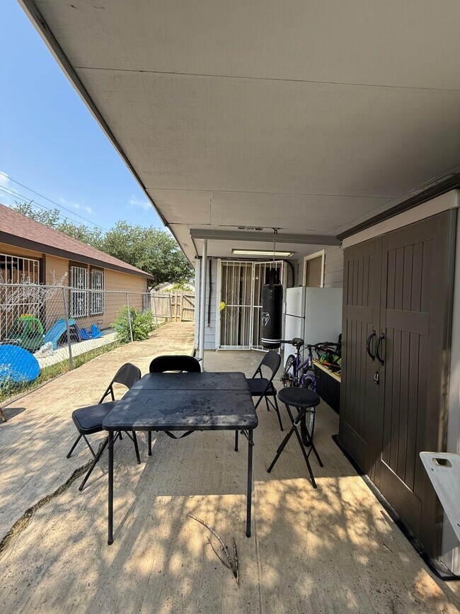 Foto del edificio - 1503 Eisenhower Dr