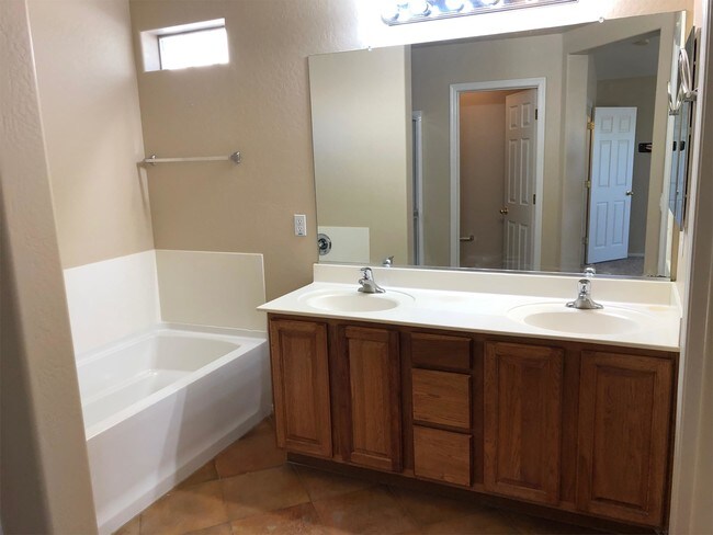 Building Photo - 33315 N Hidden Canyon Dr