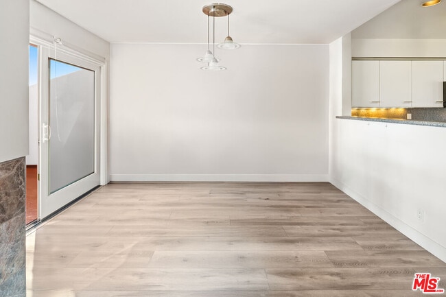 Foto del edificio - 4297 Carpinteria Ave