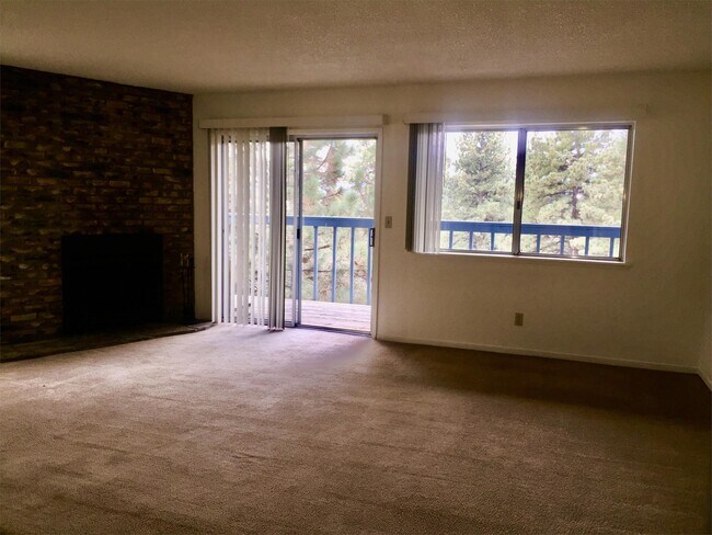 Foto del edificio - 640 Lakeview Dr