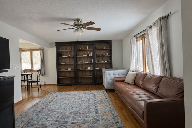 Foto del edificio - Spacious 4 bedroom home in Beautiful Prior Lake, MN