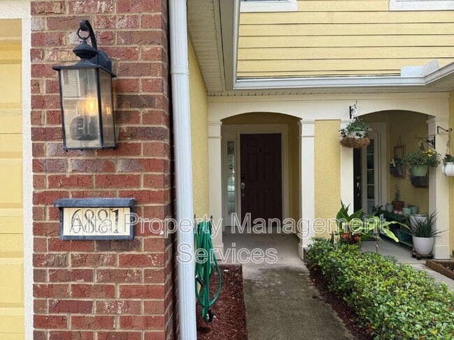 Foto del edificio - 6881 Woody Vine Dr