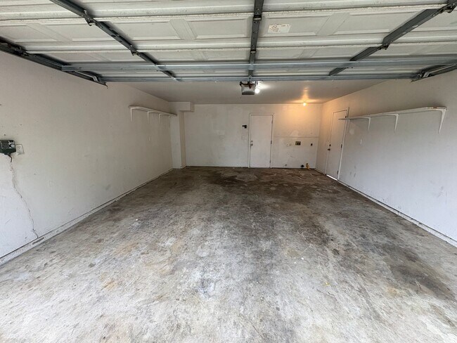 Foto del edificio - 2 story house in NW Visalia Available Now