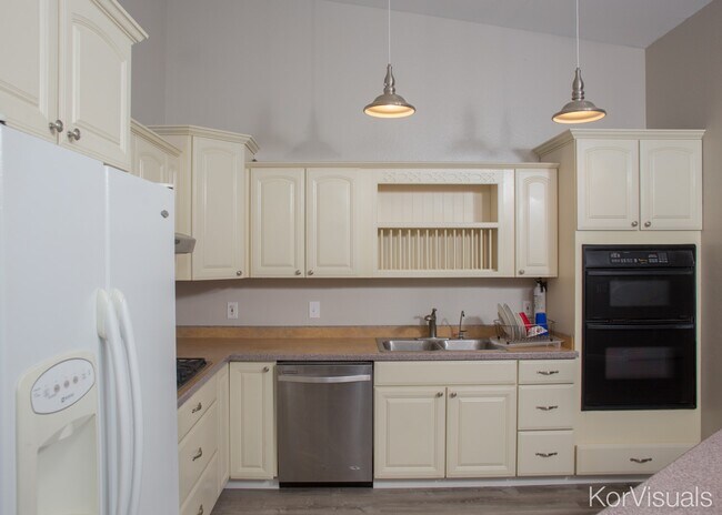 Building Photo - 1300 North Hickory Street, Unit 4 - Hickory