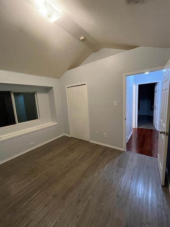 Building Photo - 305 Tanglewood Pl