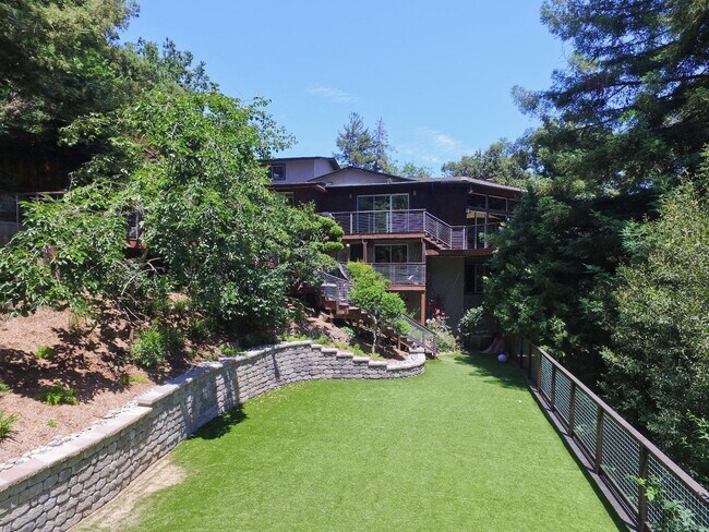 Foto del edificio - 3534 Oak Knoll Dr