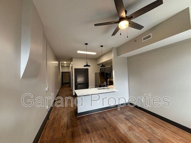 Building Photo - 73 W Main St