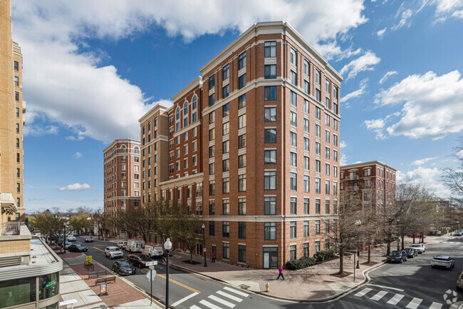 Building Photo - Station Square at Clarendon