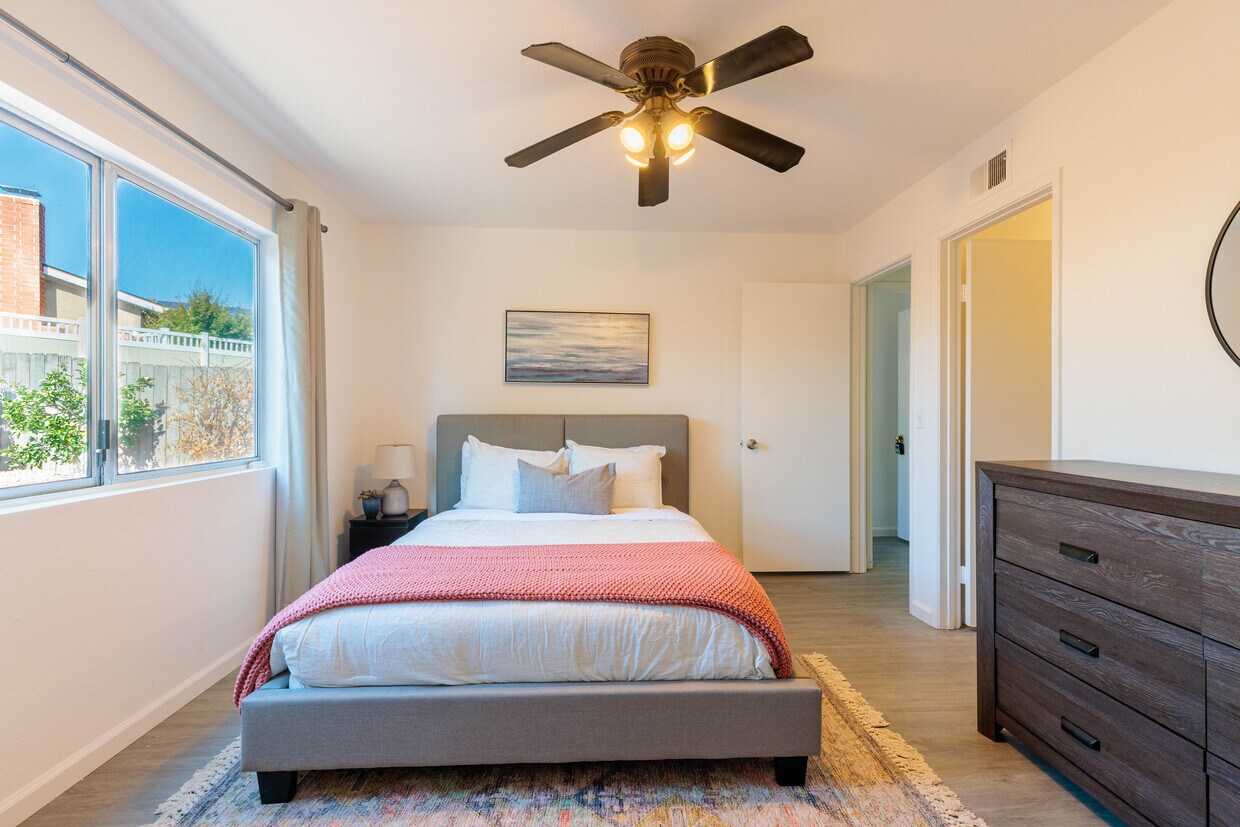 Foto principal - 7912 Dancy Rd