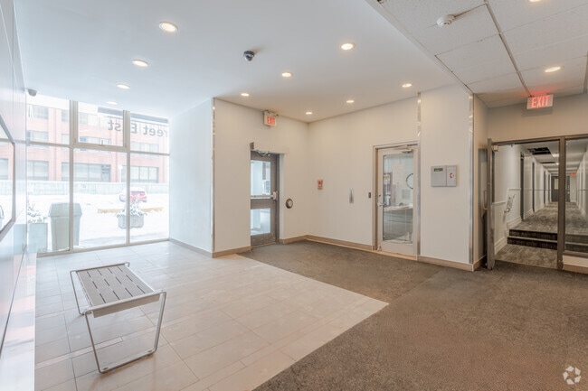 120, rue Dundas Est - Hall d'entrée - 120 Dundas Street
