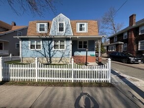 Building Photo - 10 W Elm Ave