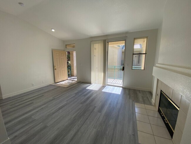 Foto del edificio - 1 Bedroom Condo - W Tropicana/Decatur - 2n...