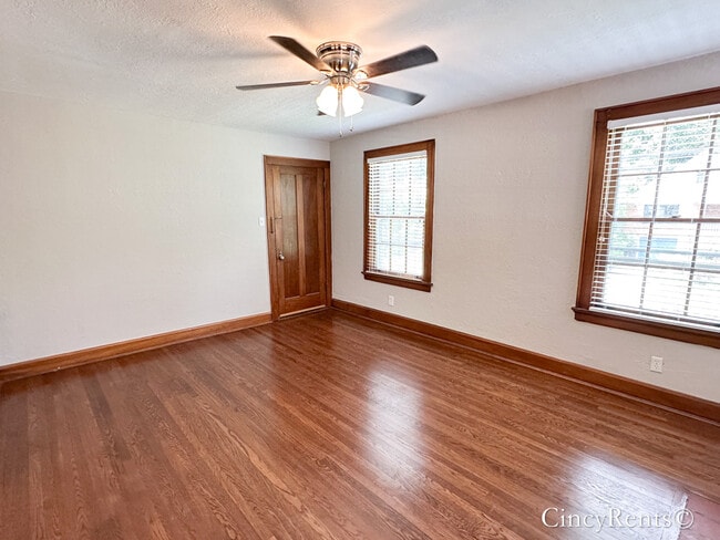 Building Photo - 3434 Ault View Ave