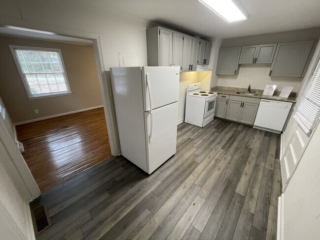 Foto del edificio - 2 Bedroom 1 Bathroom Duplex Downtown Raleigh!