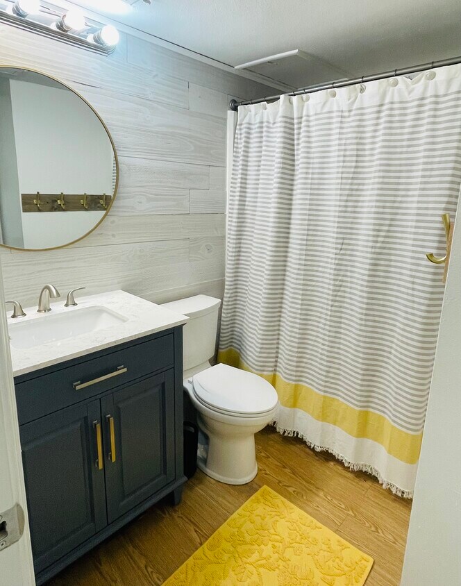 Foto principal - 3938 Surfside Blvd