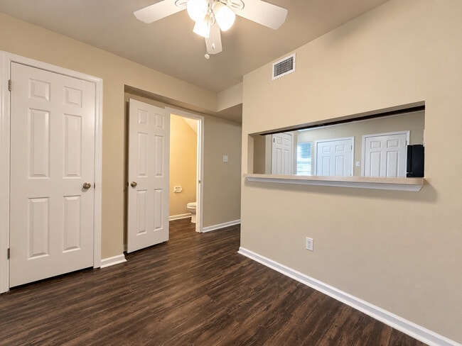 Building Photo - 5975 Tullis Dr