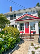 Building Photo - 727 Pelhamdale Ave
