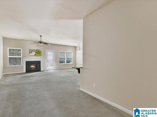 Foto del edificio - 5136 Sterling Glen Dr
