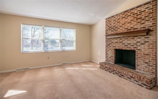 Building Photo - 101 Kings Ct