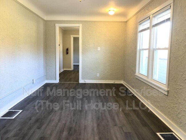 Foto del edificio - 1300 Stewart St
