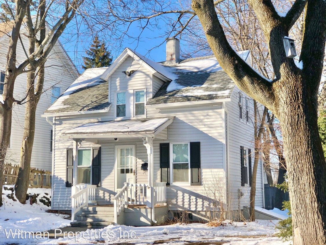 Primary Photo - 2 br, 1 bath House - 28 1/2 Parker Street