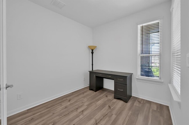 Building Photo - 9906 Monarch Lndg Cv
