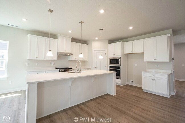 Foto del edificio - 581 Roosevelt St