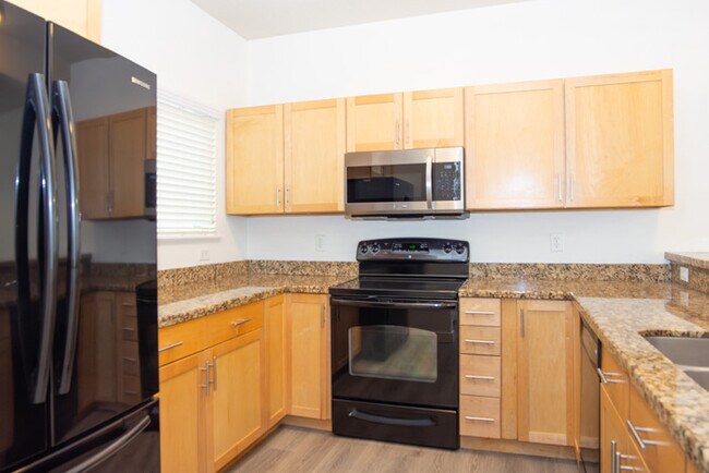 Building Photo - Incredible upper level 2 story condo