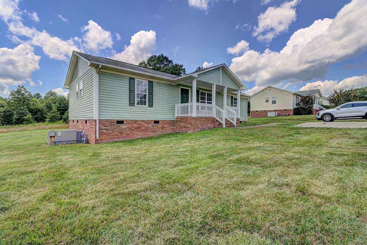 Primary Photo - 1817 Stoney Point Rd