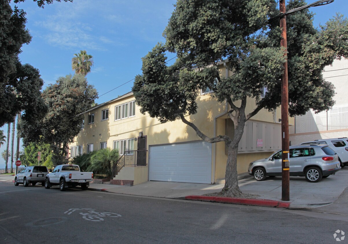 Building Photo - 101-103 Strand St