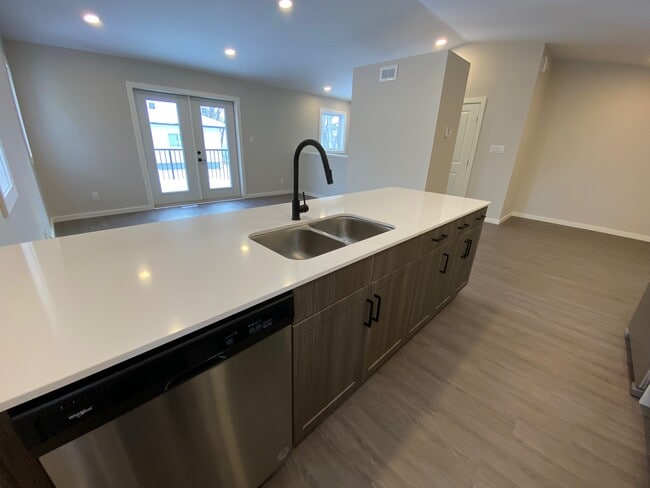 Building Photo - 12 Crystal Ave