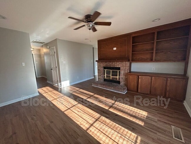 Foto del edificio - 928 Chatfield Dr